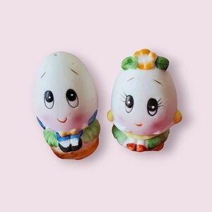 Vintage Anthropomorphic egg salt and pepper shakers